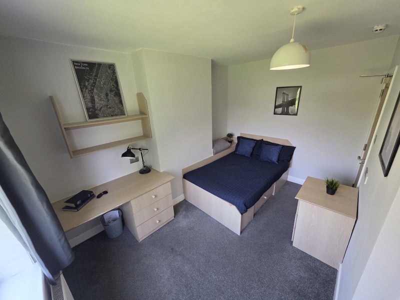 Room Winston Mount in Leeds