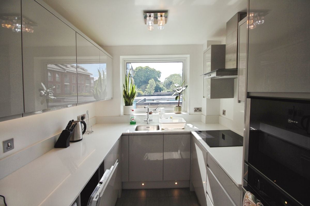 Flat The Pines in Greater London