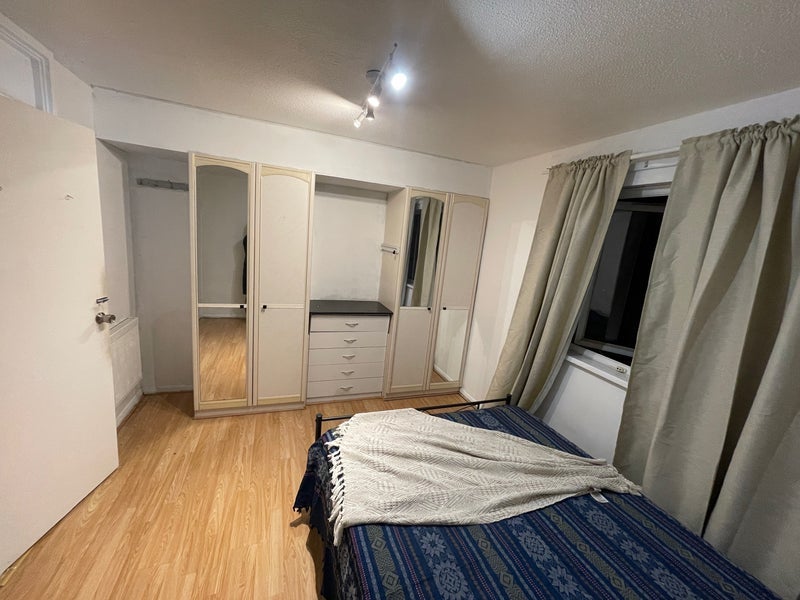 Room Canterbury Place in Greater London