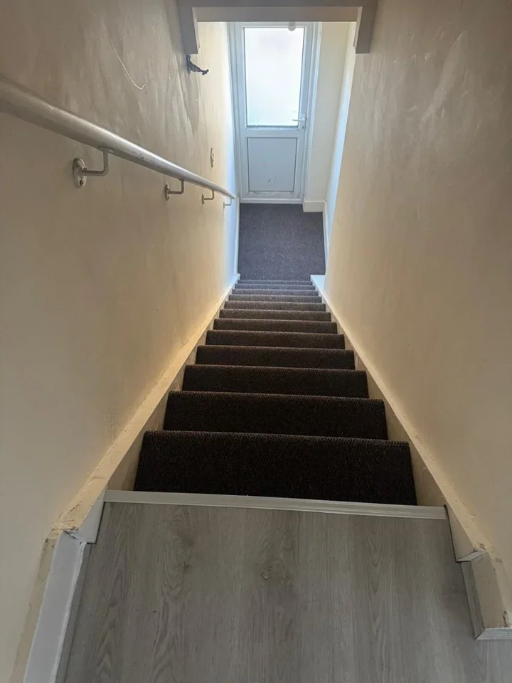 Flat Ernald Avenue in Greater London