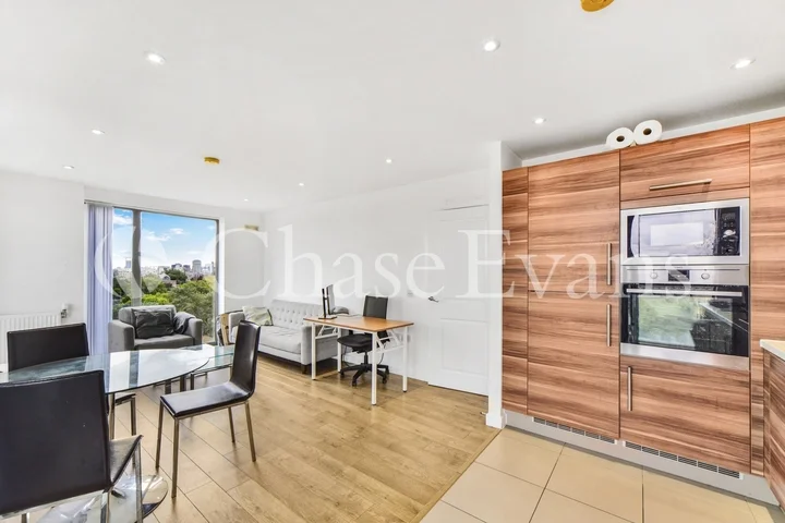 Flat Ben Jonson Road in Greater London
