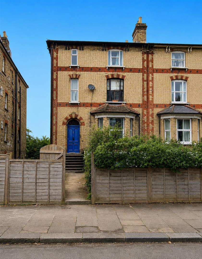 Flat Warham Road in Greater London