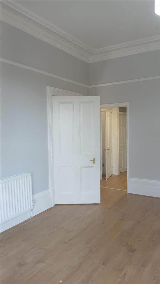 Flat Warham Road in Greater London