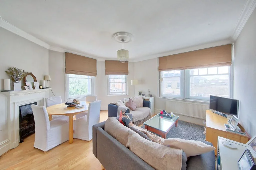 Flat Broomhill Road in Greater London