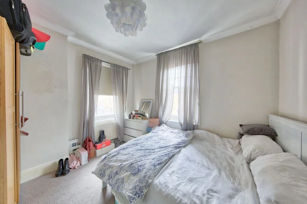 Flat Broomhill Road in Greater London