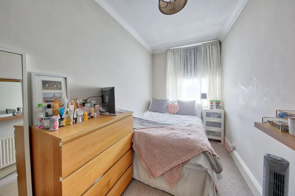 Flat Broomhill Road in Greater London