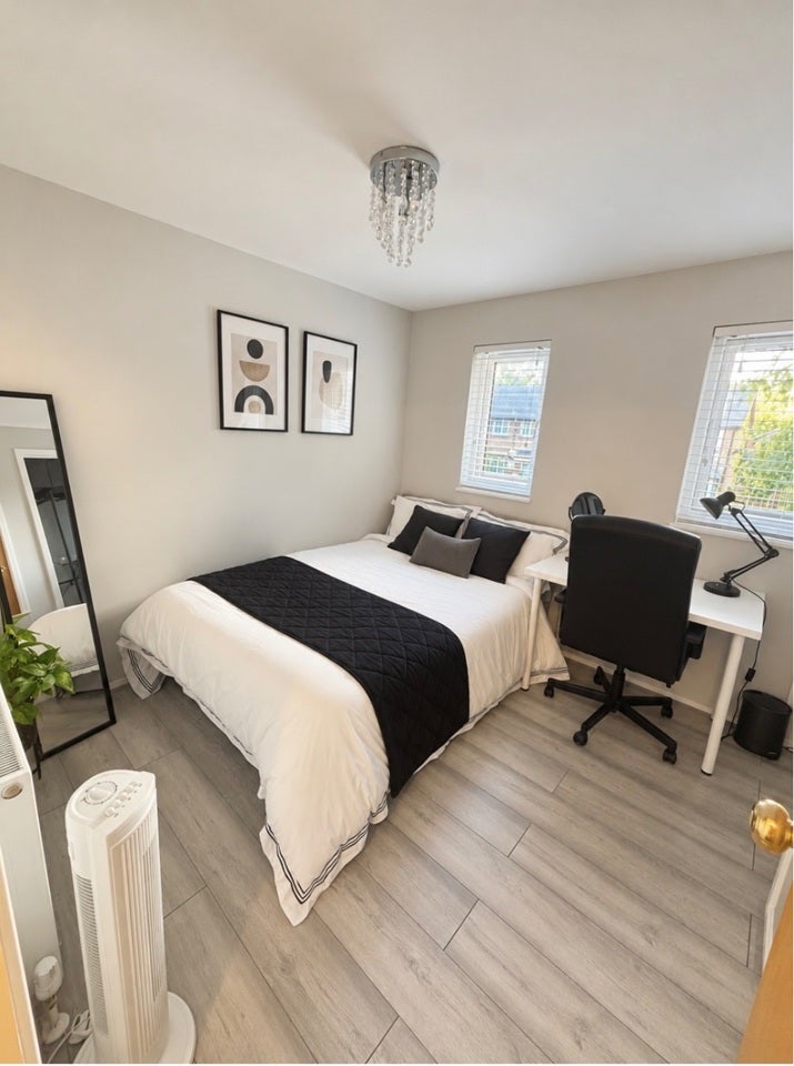 Room Coventry Close in Greater London