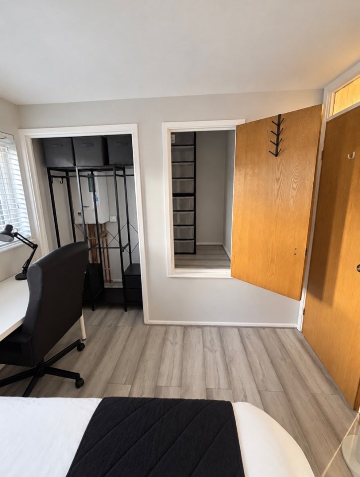 Room Coventry Close in Greater London