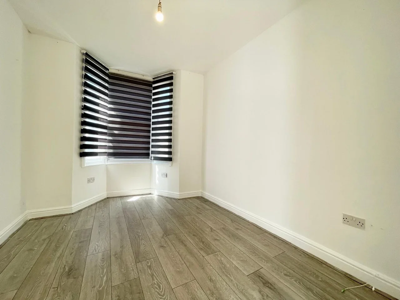 Flat Shelbourne Road in Greater London