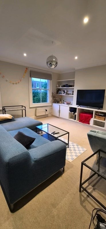 Room Coningham Road in Greater London