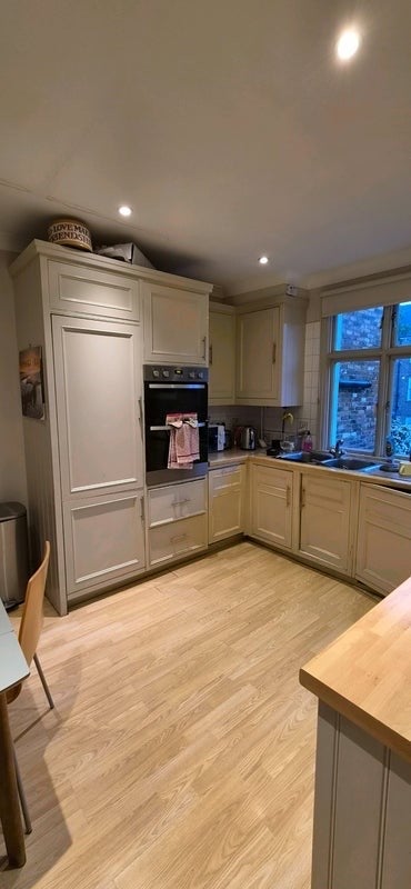 Room Coningham Road in Greater London