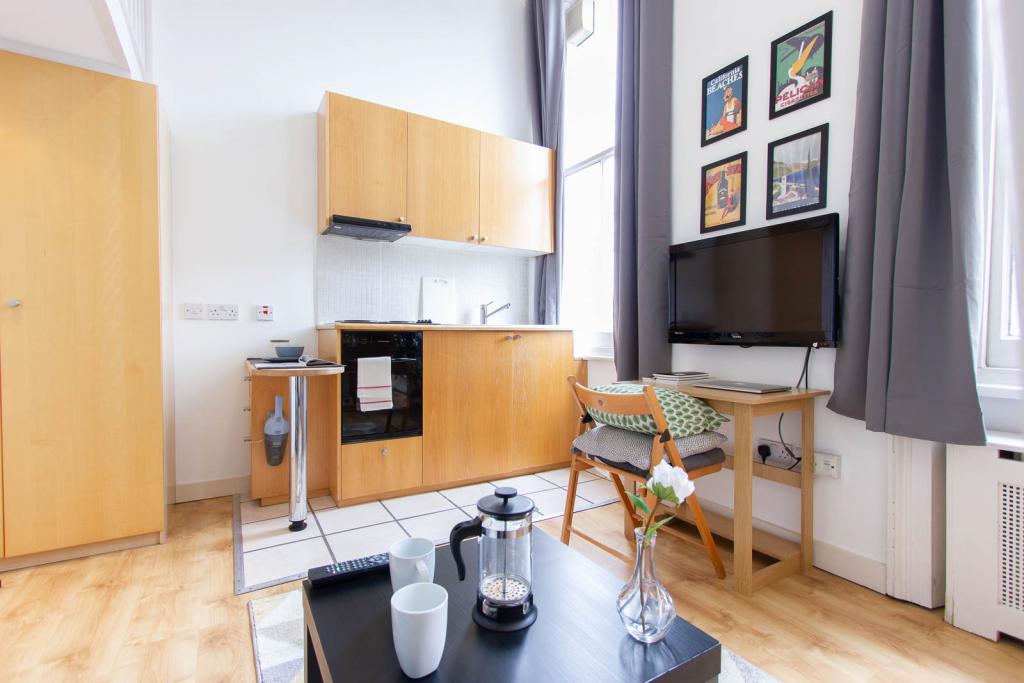 Room Penywern Road in Greater London