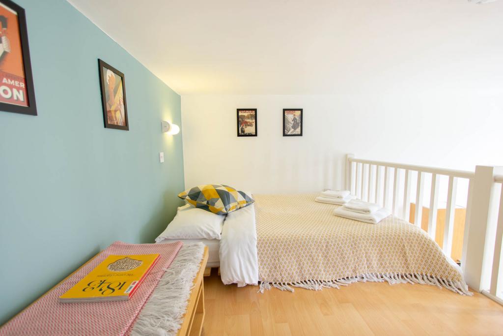 Room Penywern Road in Greater London