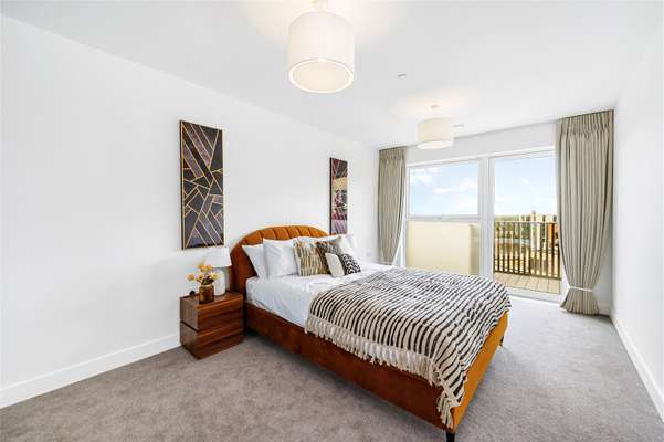 Flat Chiswick High Road in Greater London