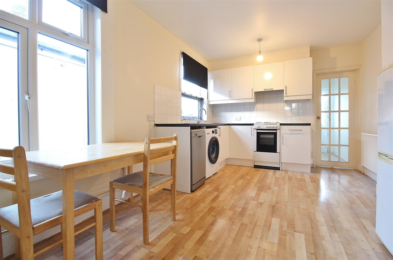 Flat Cecil Road in Greater London