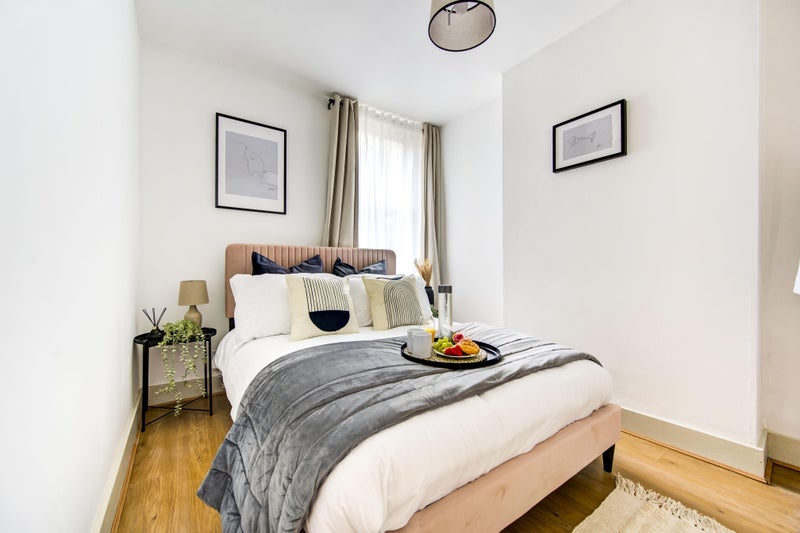 Flat Mabley Street in Greater London