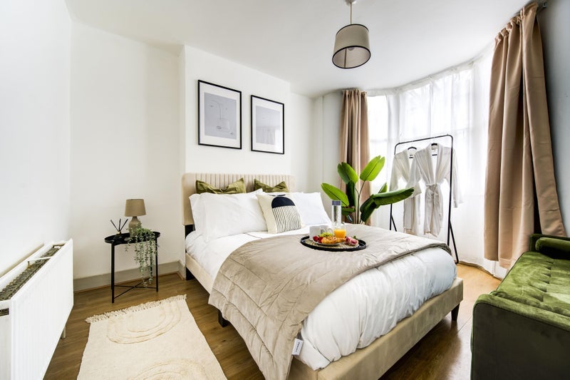 Flat Mabley Street in Greater London