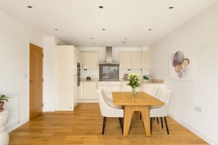 Flat Chestnut Crescent in Newbury