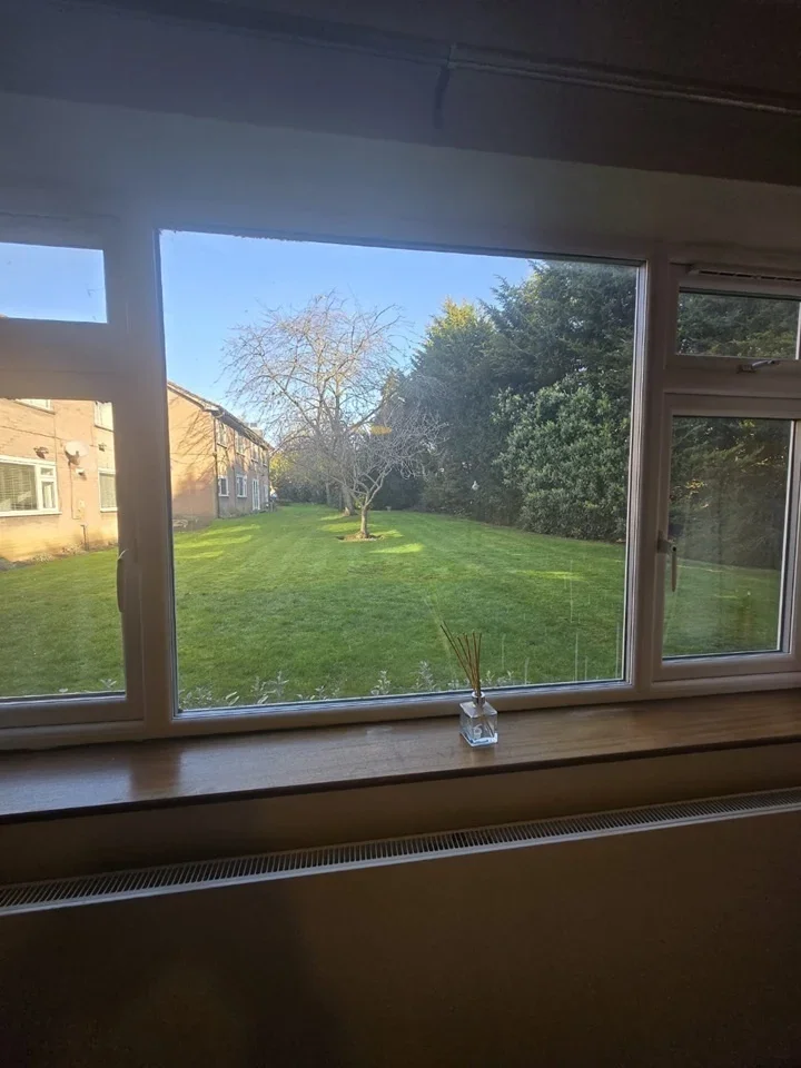 Flat Claire Gardens in Greater London
