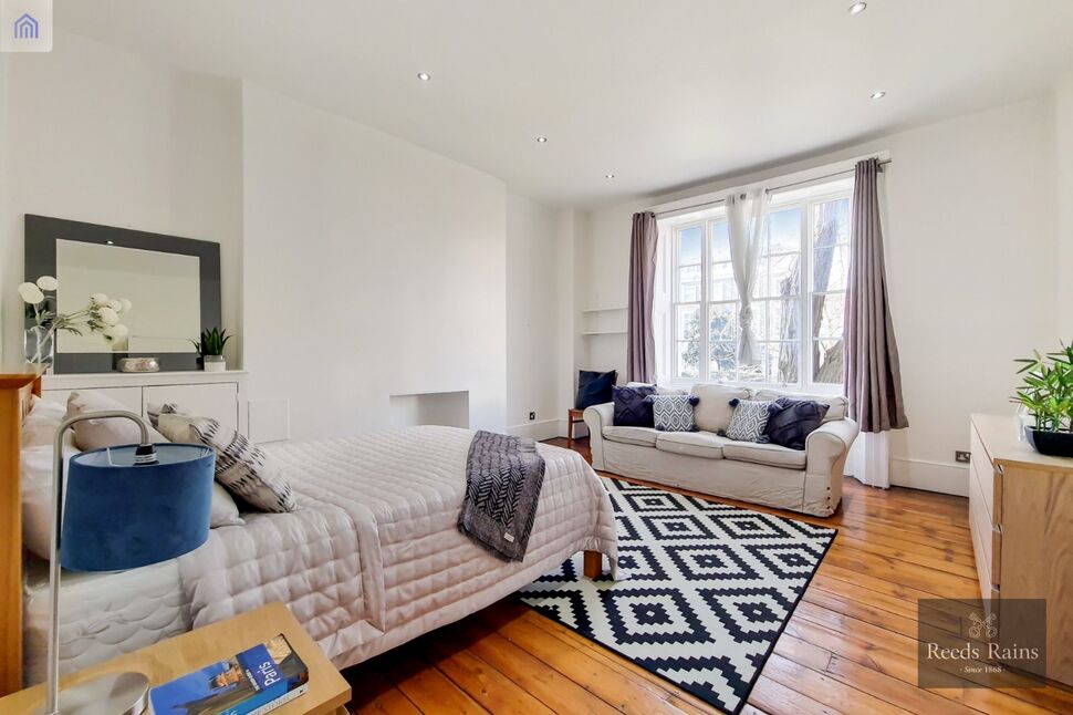 Flat Melbourne Square in Greater London