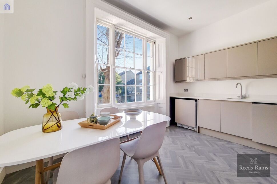 Flat Melbourne Square in Greater London
