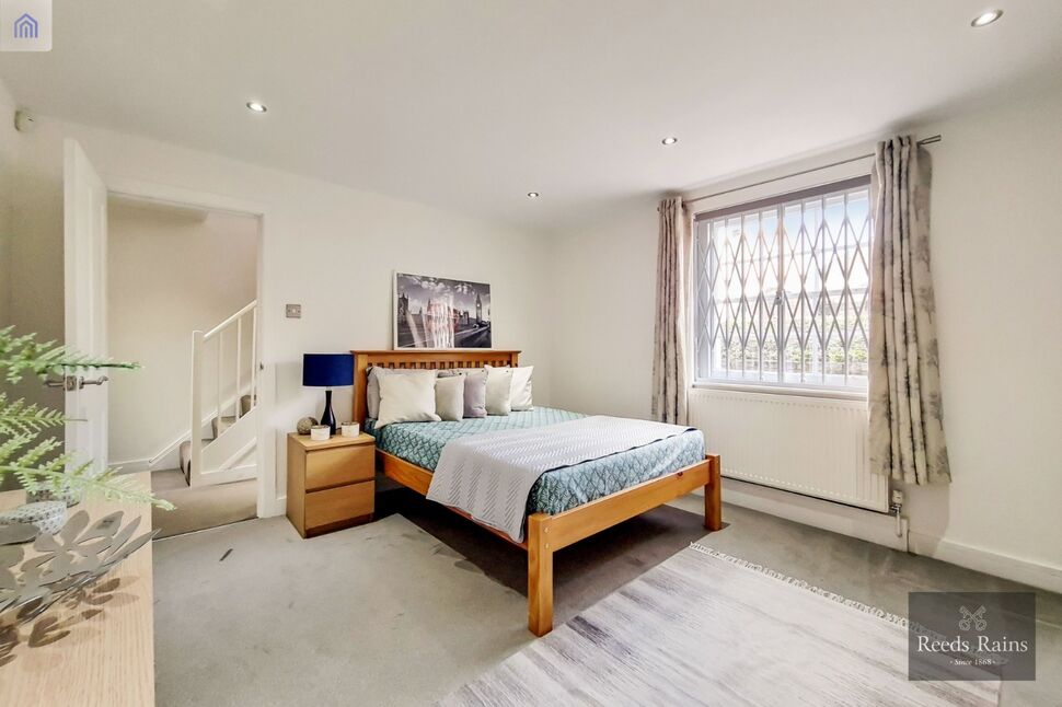 Flat Melbourne Square in Greater London