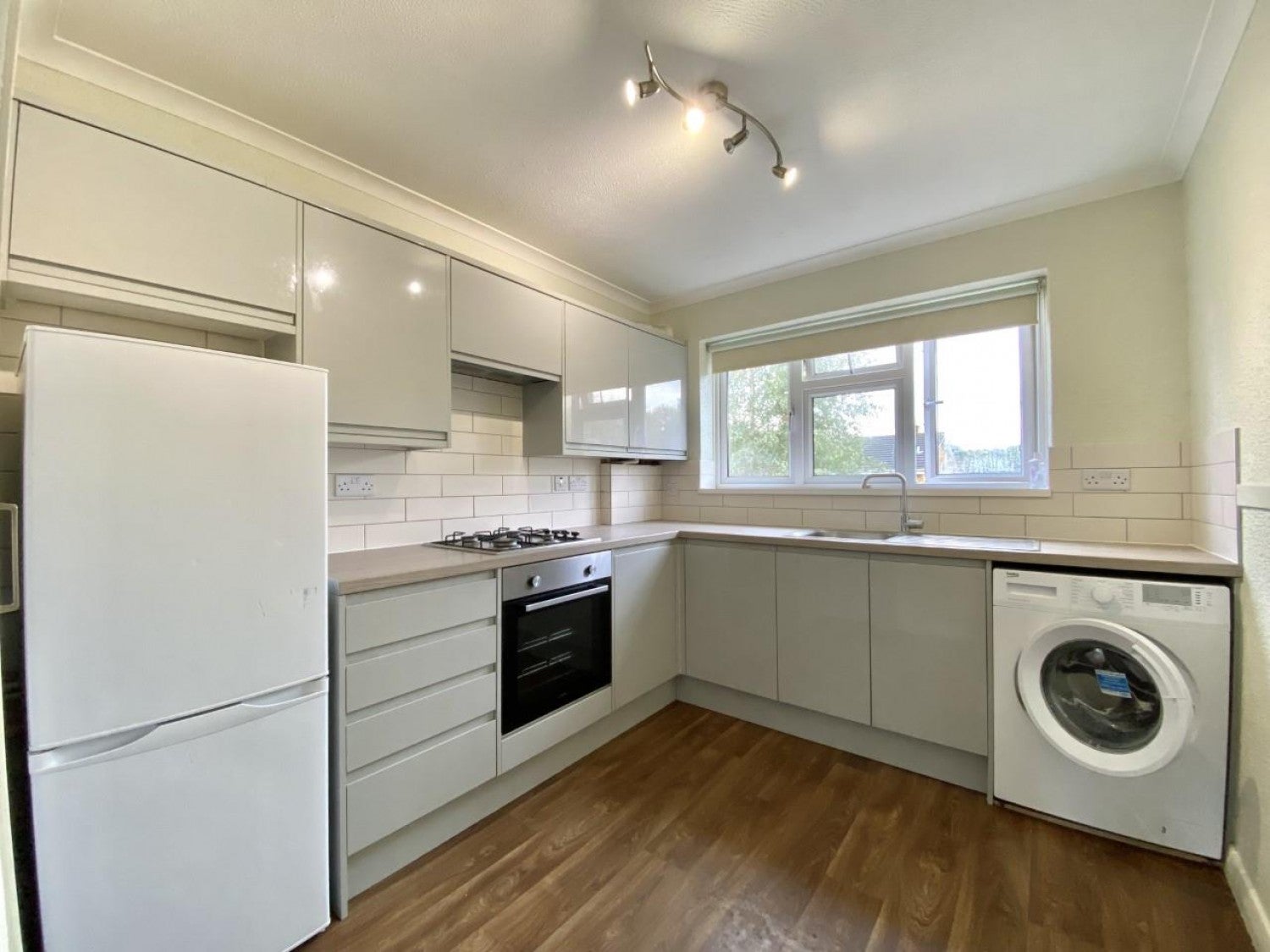 Flat Raeburn Road in Greater London