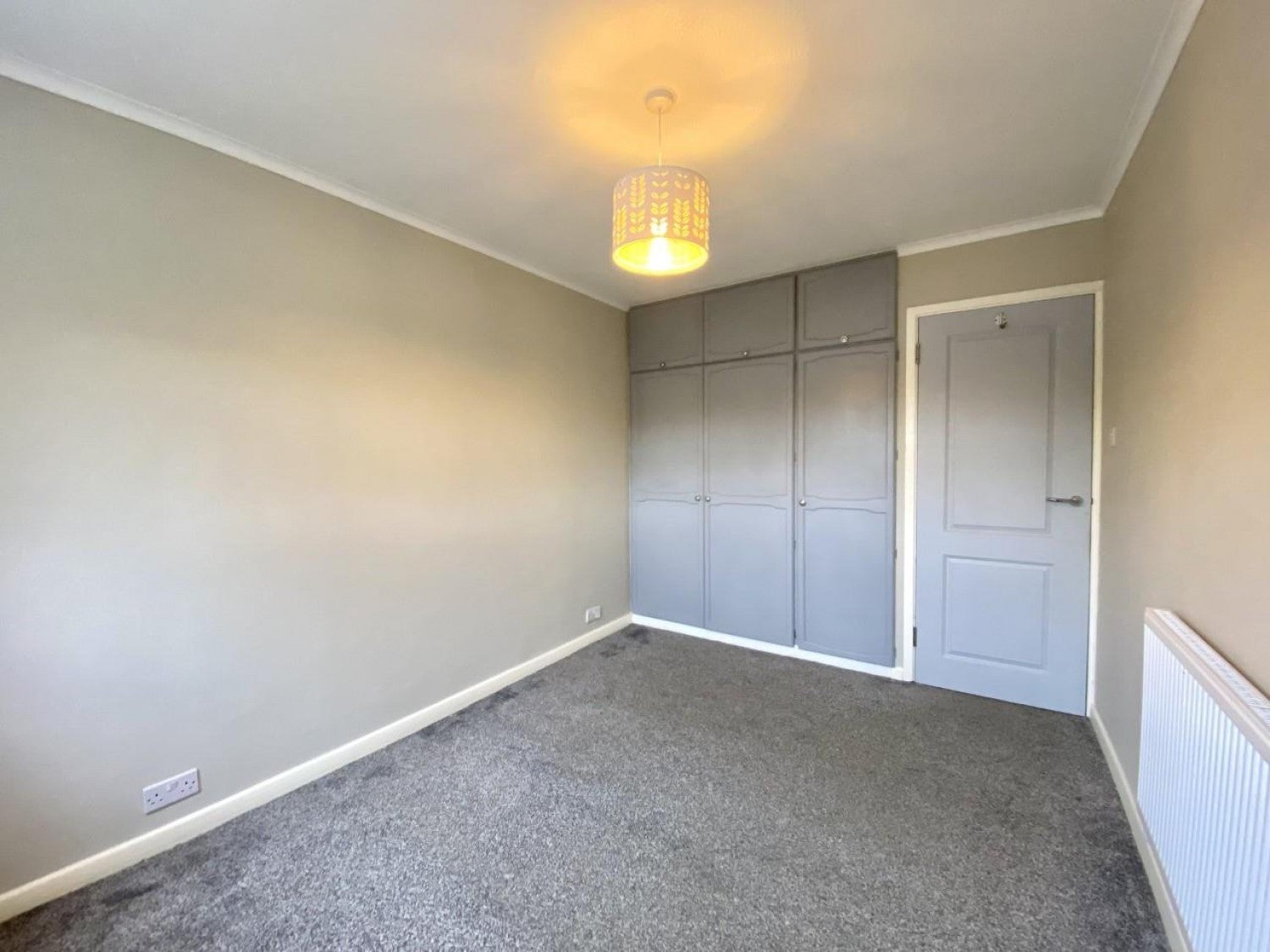 Flat Raeburn Road in Greater London