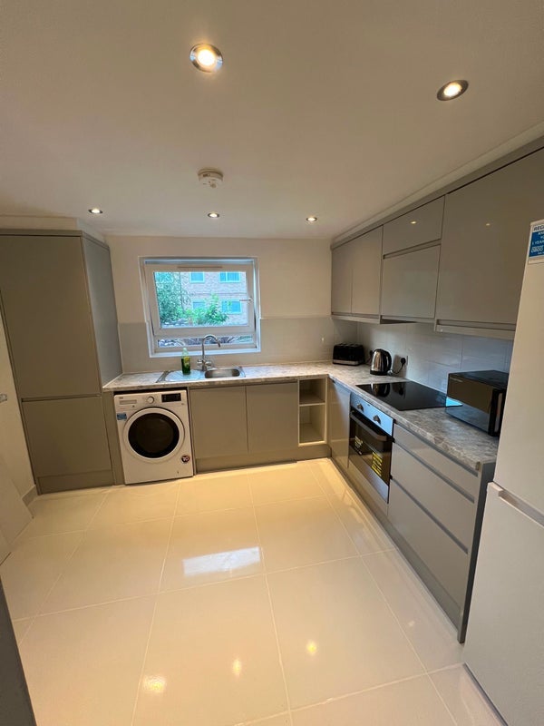 Room Patrick Connolly Gardens in Greater London