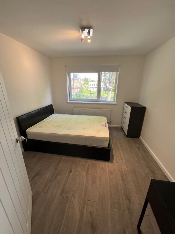 Room Patrick Connolly Gardens in Greater London