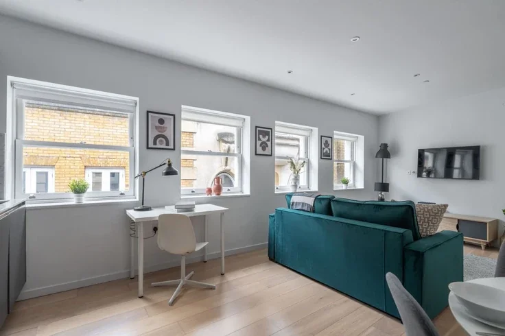 Flat Lovat Lane in City of London