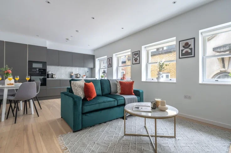 Flat Lovat Lane in City of London
