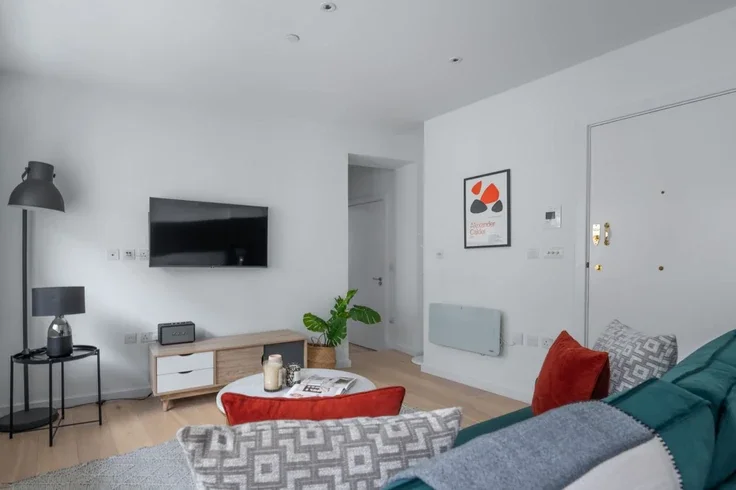 Flat Lovat Lane in City of London