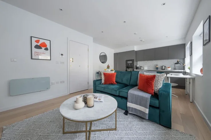Flat Lovat Lane in City of London