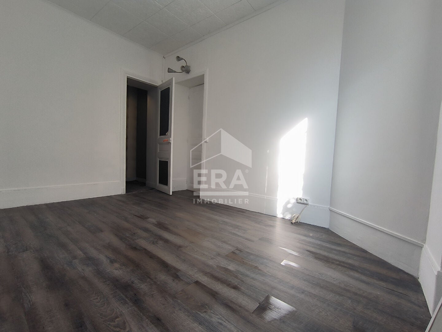 Appartement Place Léon Cassé à Corbeil-Essonnes