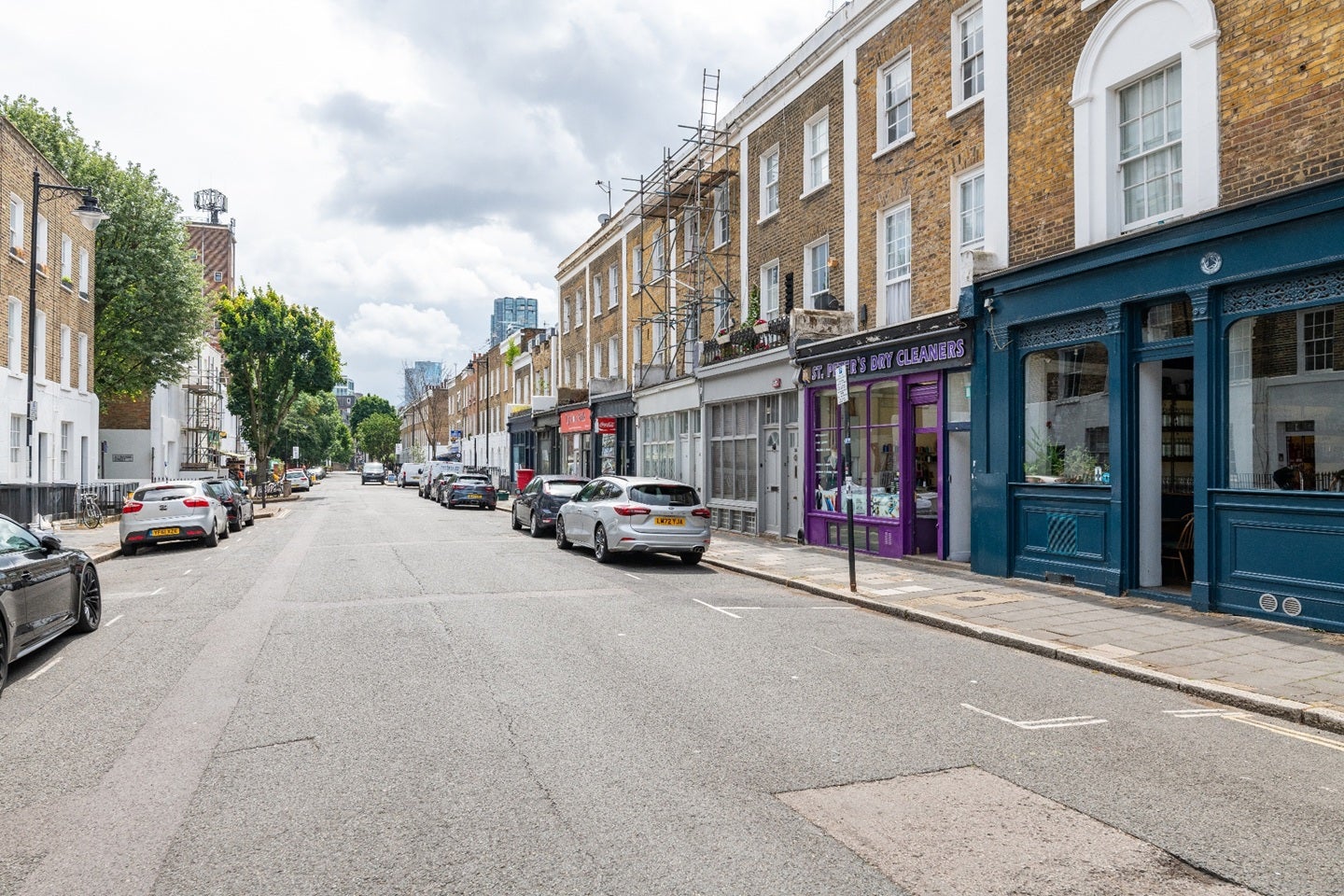 Room St. Peter's Street in Greater London
