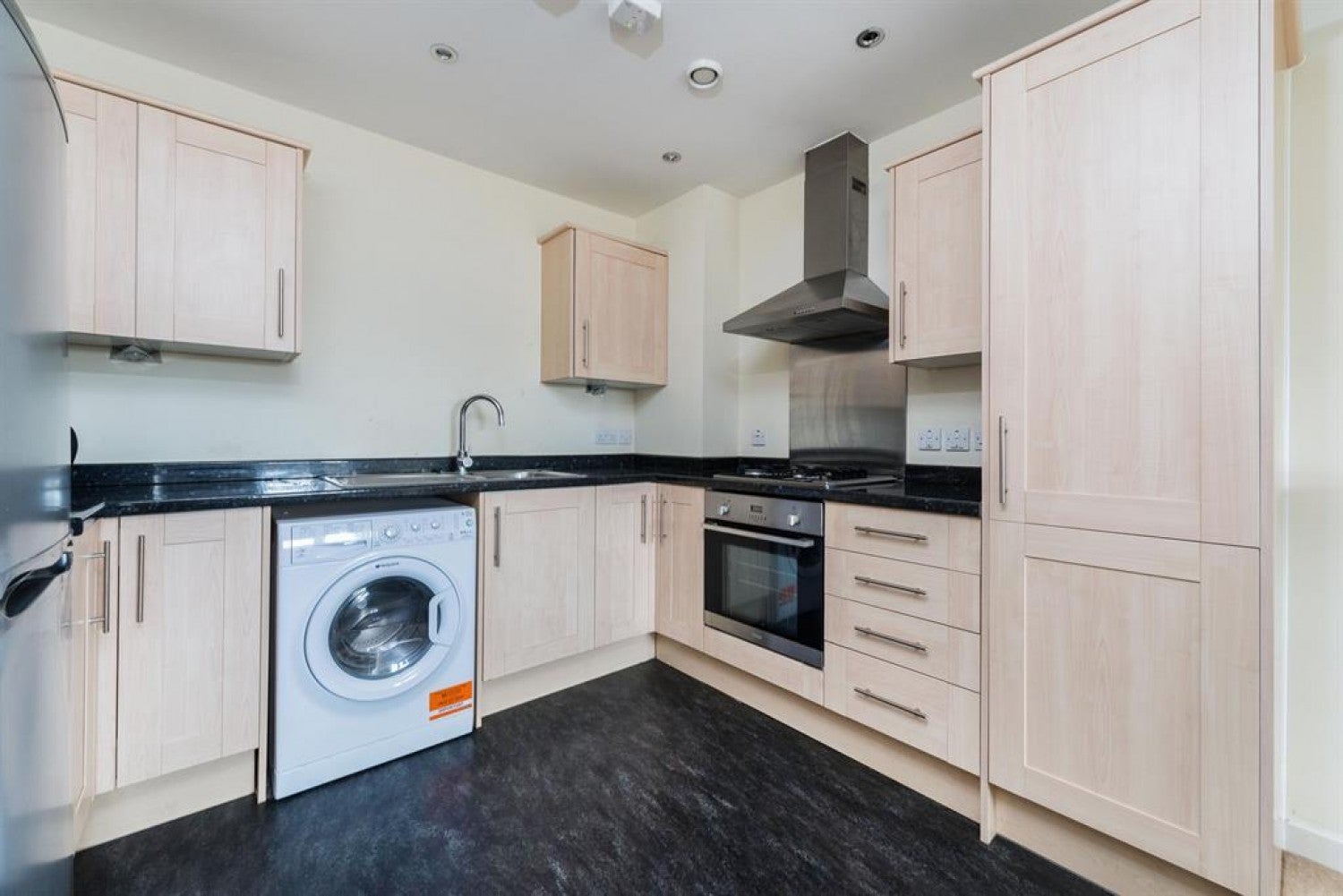 Flat Beeton Way in Greater London
