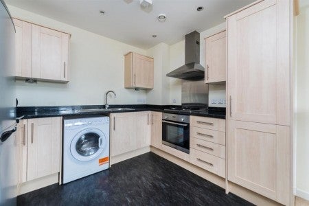 Flat Beeton Way in Greater London