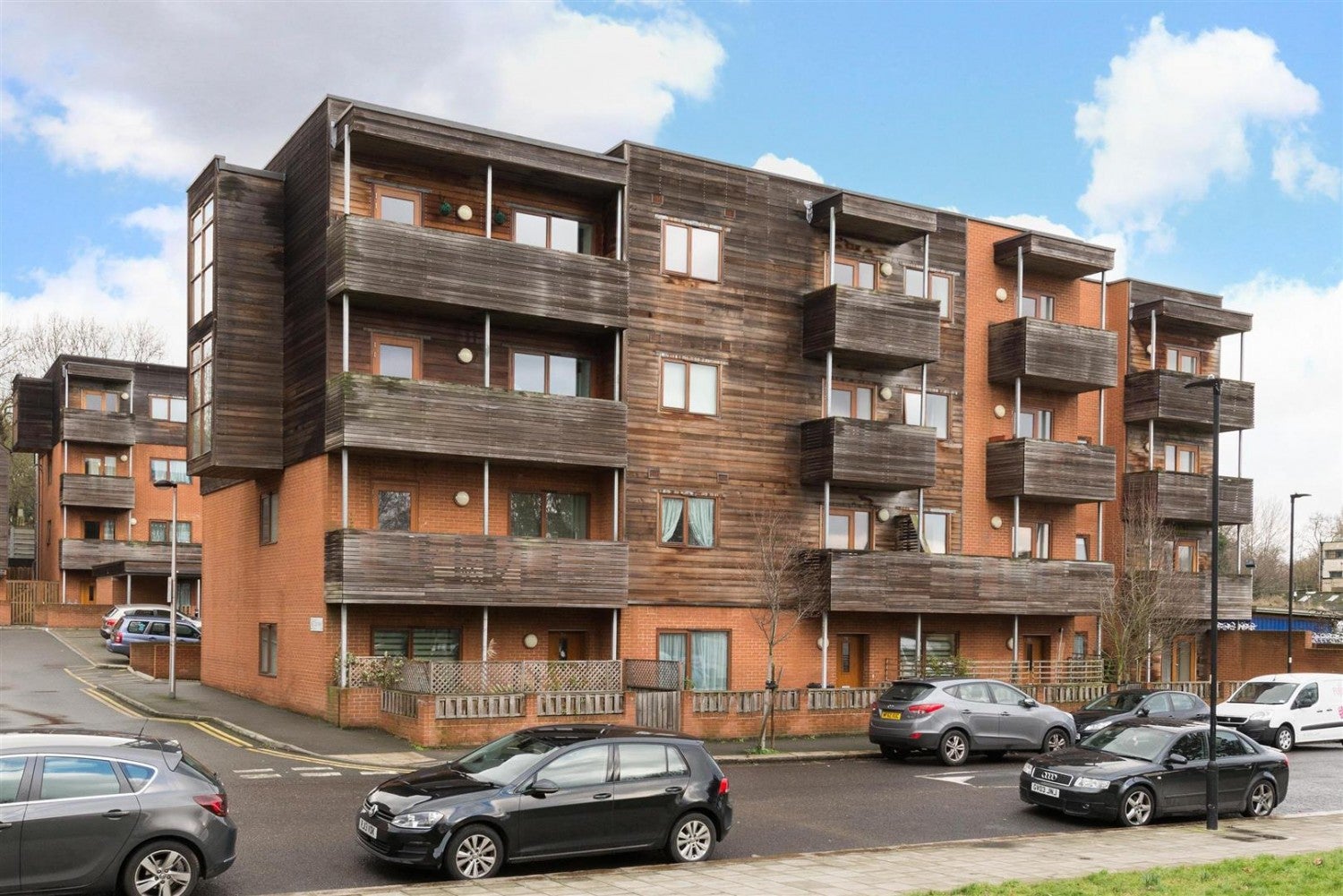 Flat Beeton Way in Greater London