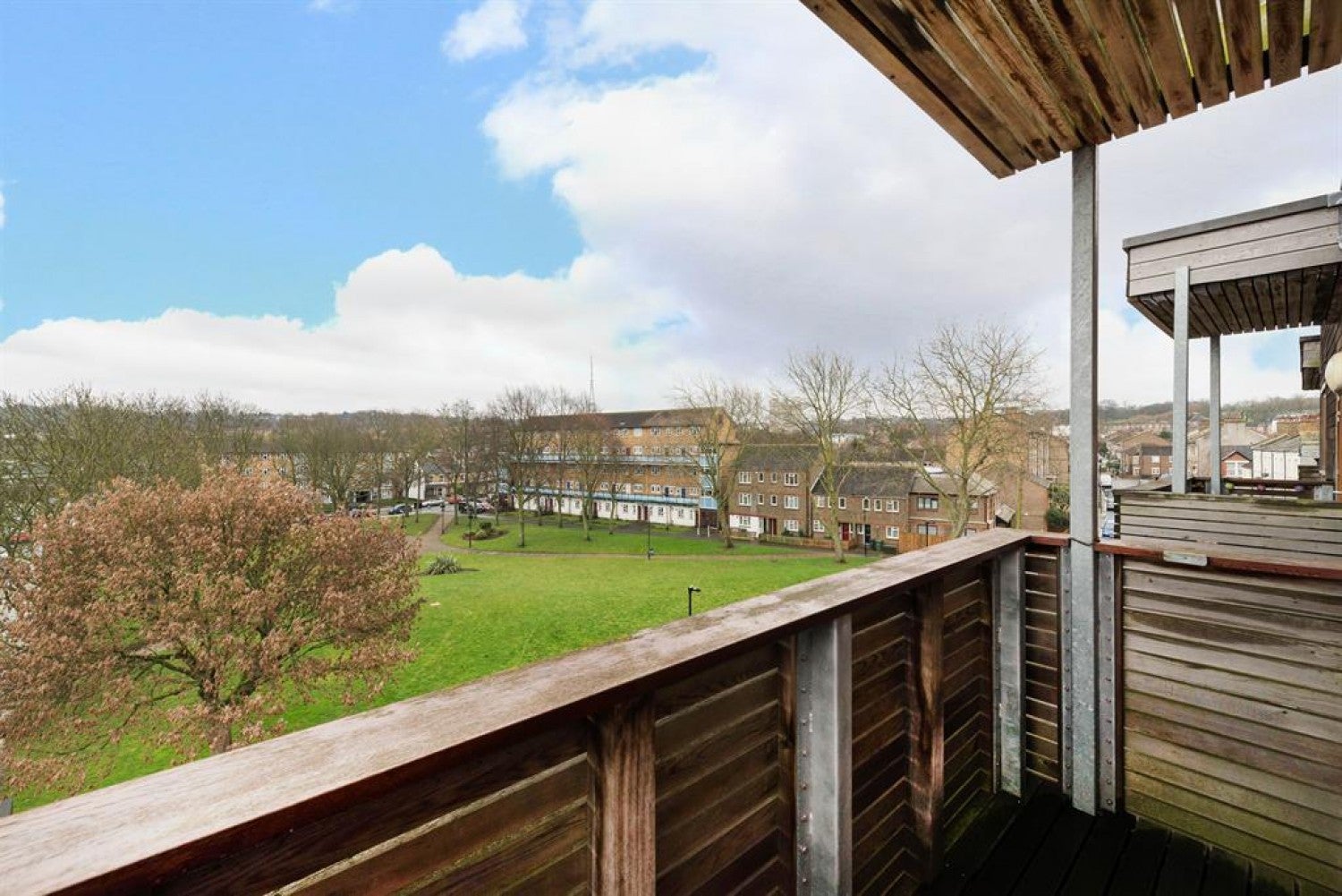 Flat Beeton Way in Greater London