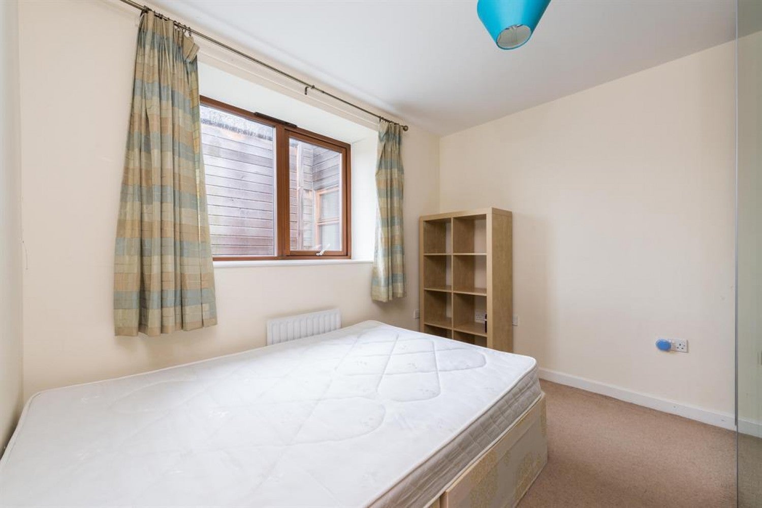Flat Beeton Way in Greater London