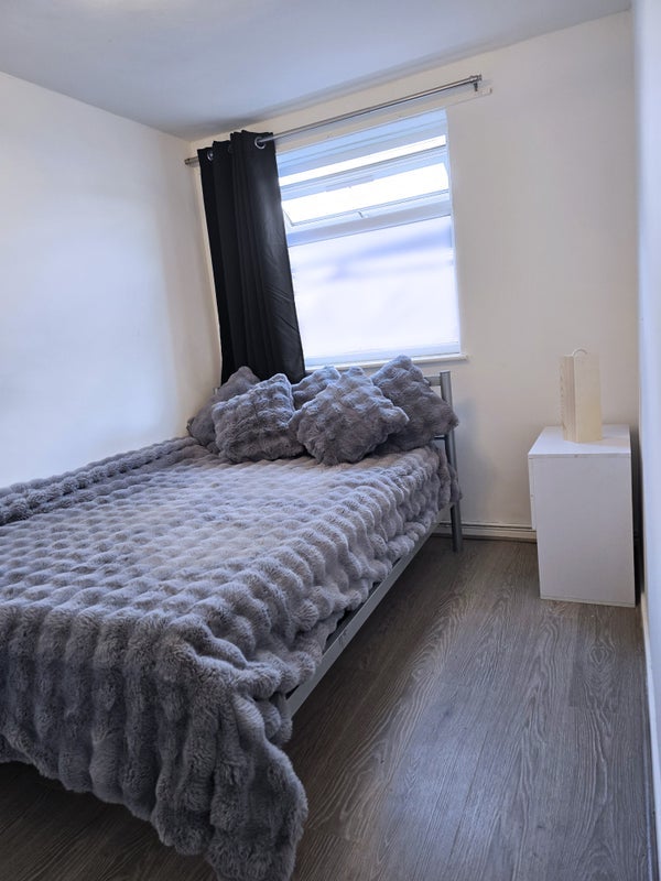 Room St. Govan's Close in Royal Leamington Spa
