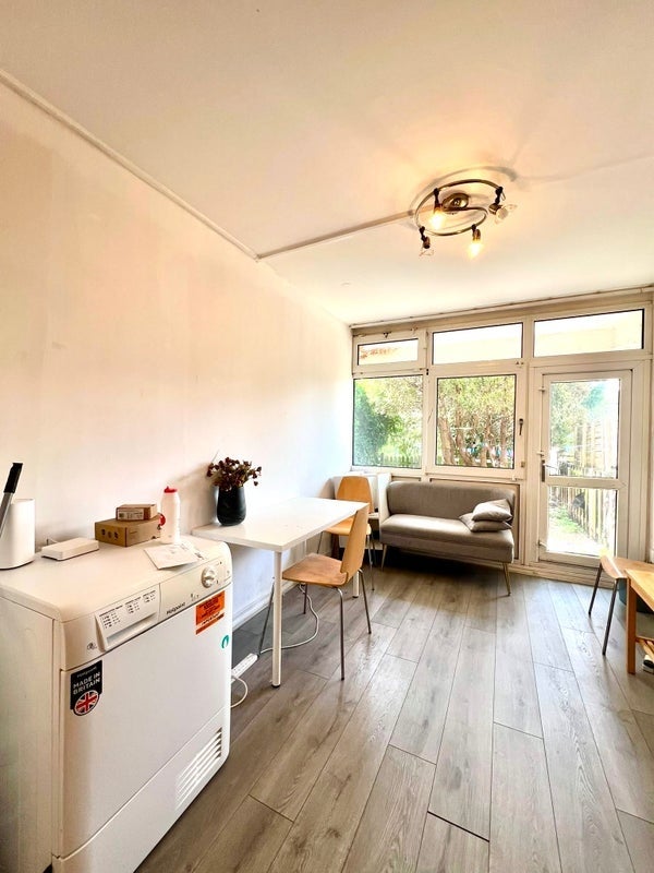 House Frome Road in Greater London