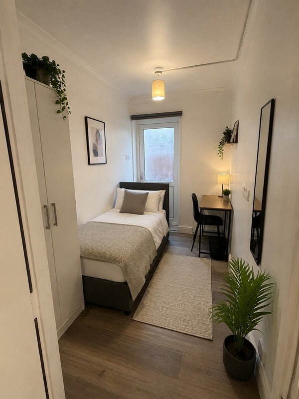 Room Beech Avenue in Greater London