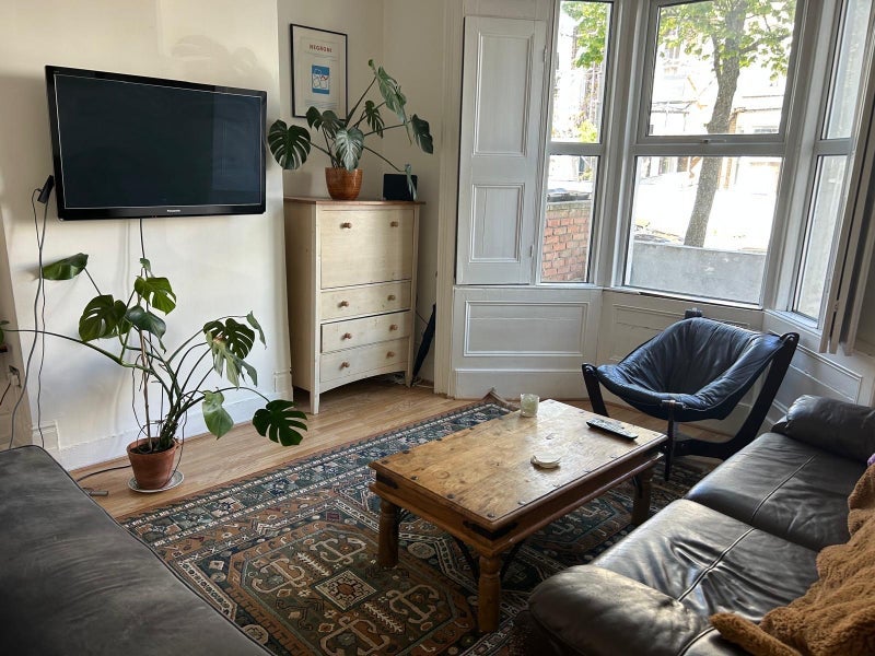 Room Glenarm Road in Greater London