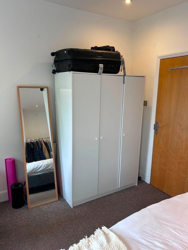 Room Glenarm Road in Greater London