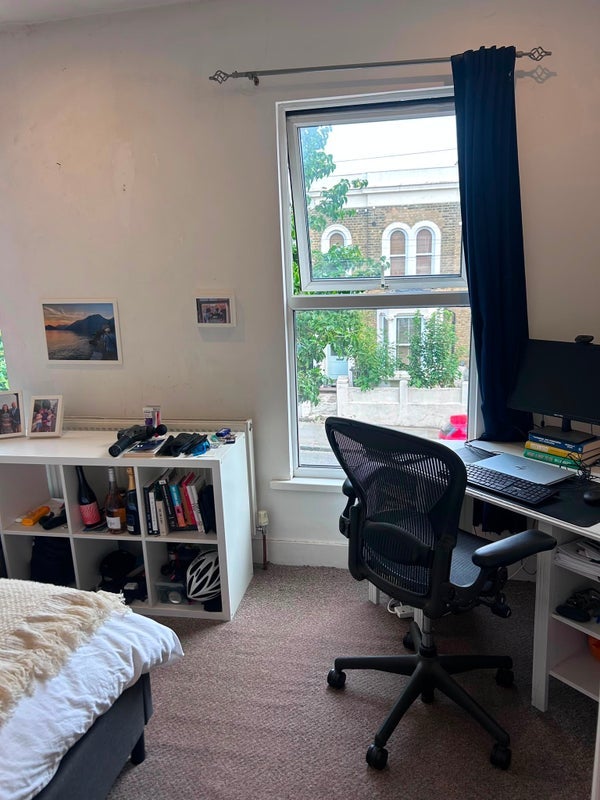 Room Glenarm Road in Greater London