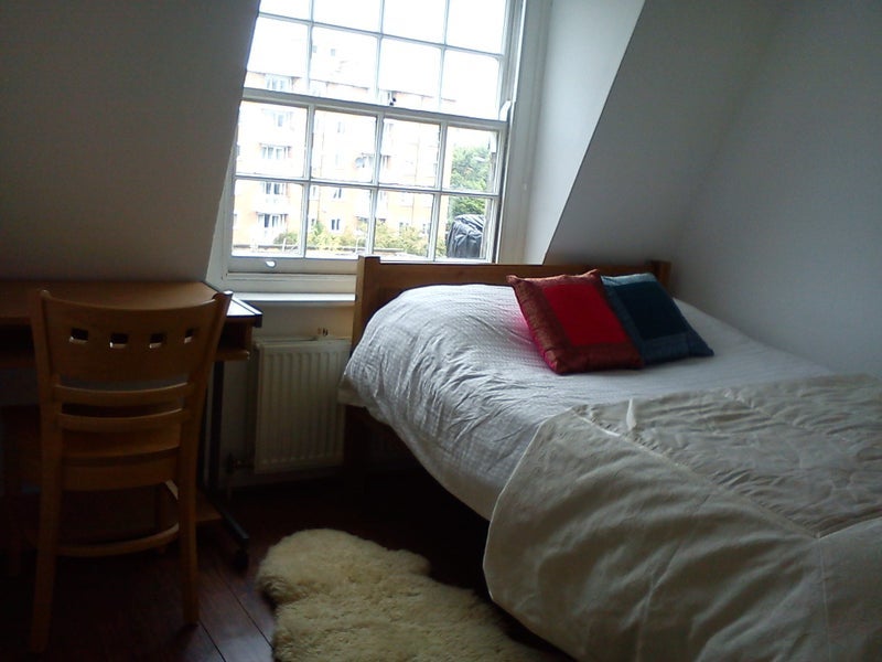 Room Crowndale Road in Greater London