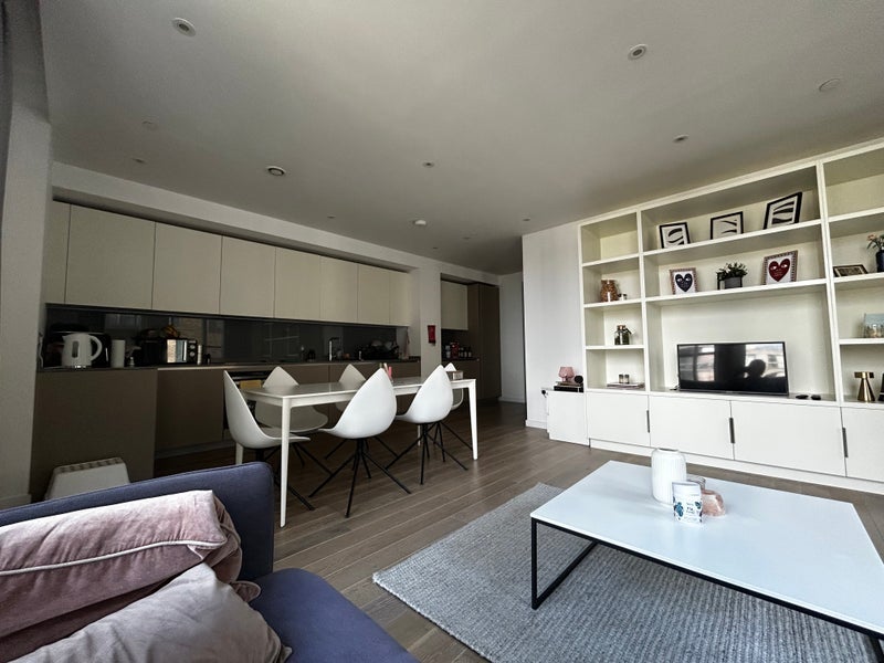 Room Fortunes Walk in Greater London