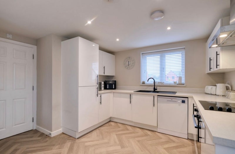 Flat Rosewood Drive in Metropolitan Borough of Solihull